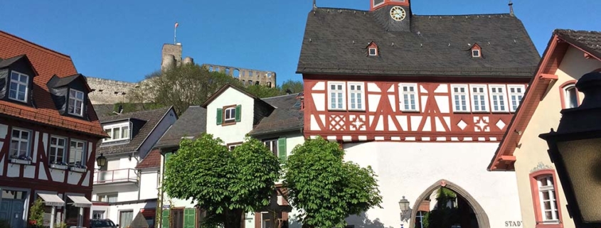 Das alte Rathaus von Königstein war der ursprüngliche Zugang zur Burg und beherbergt heute das Burgmuseum